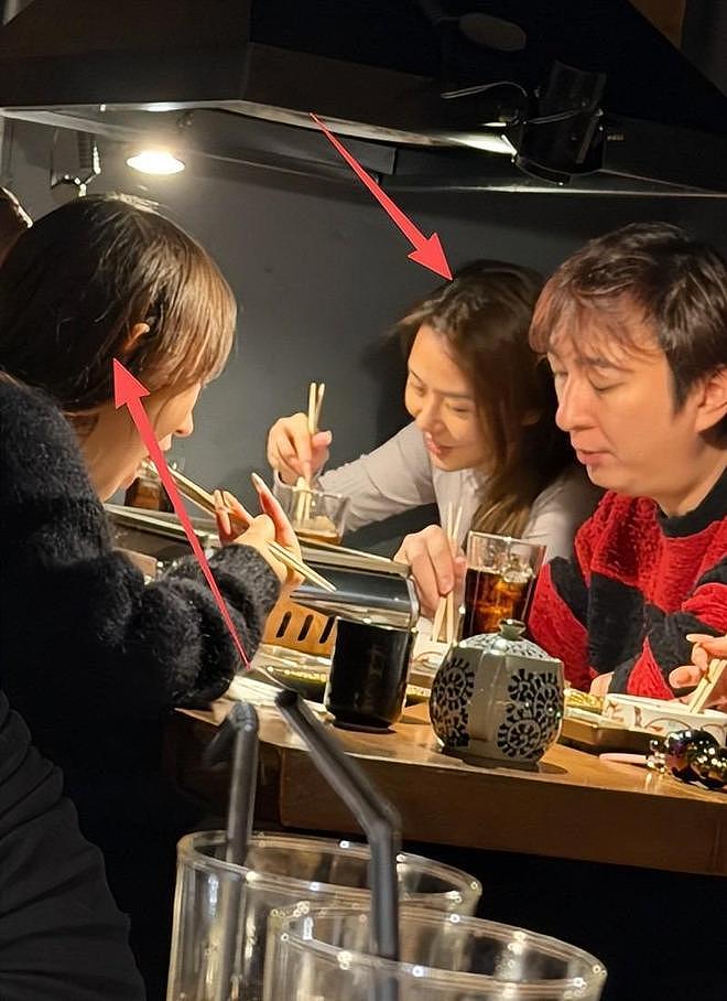 37岁王思聪面相变了，下巴后缩秃头有姨味，带五个女伴憔悴不开心（组图） - 25