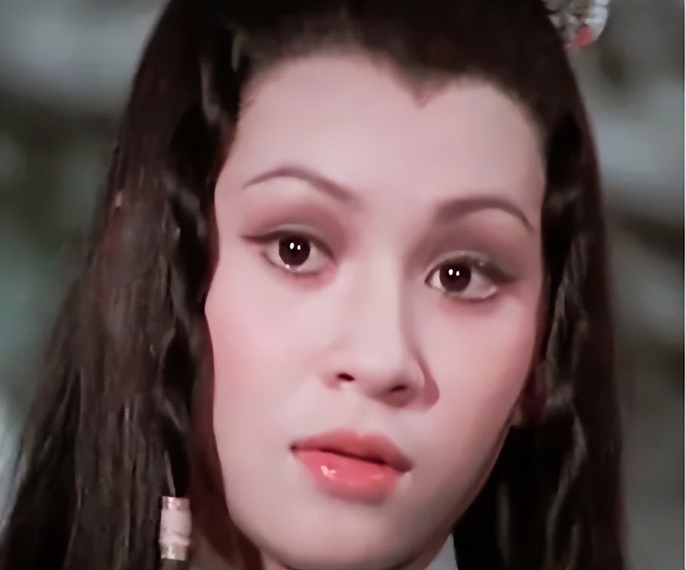 香港知名女星发生意外，左脚骨裂肿起来很高，曾与周润发闪婚闪离（组图） - 1