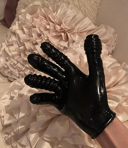 那个女孩是谁？爱泼斯坦爆炸性照片中那位光彩照人的模特，曾被传为特朗普“绯闻对象”（组图） - 8