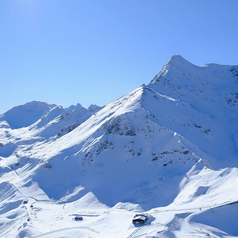 情侣登山遭遇极端天气,生死关头他竟这样做,最终害死了女友...(组图) - 2