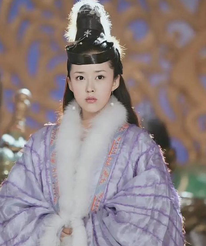 “最美嫦娥”颜丹晨:人前仙气十足,人后深V敢穿,20年容颜未改,她真是越老越有韵味(组图) - 3