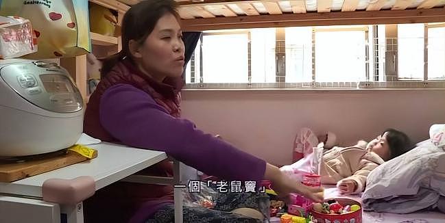 30万香港人：四口人住7平米，围在马桶边吃饭（组图） - 7