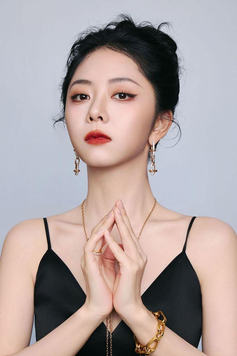 “90后女星和75后男演员一夜情”疯传！李沁、黄晓明躺枪（组图） - 2