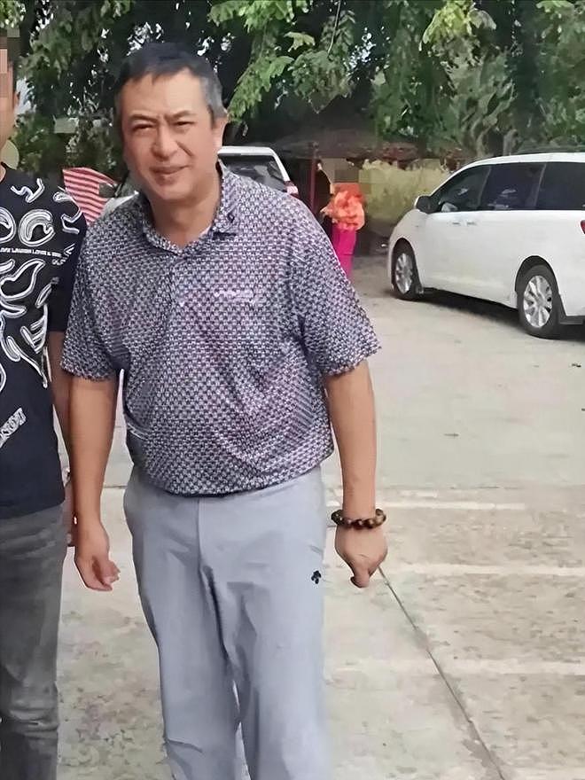 钱再多有什么用！55岁路都走不稳的张嘉益，给中年男人提了个醒（组图） - 16
