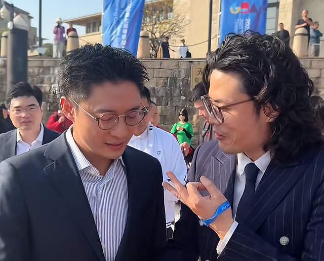 世界冠军齐聚霍英东铜像前！郭晶晶稳居C位气场强，两侧皆是魁首（组图） - 4