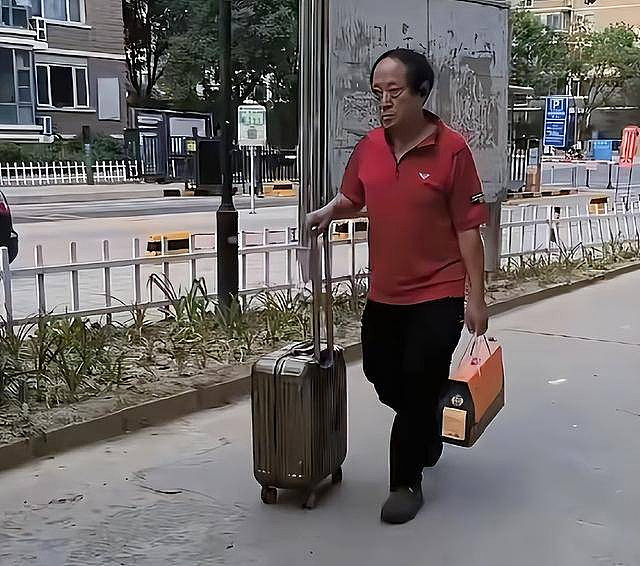 76岁牛群近况曝光，裸捐所有换来一世孤独（组图） - 15