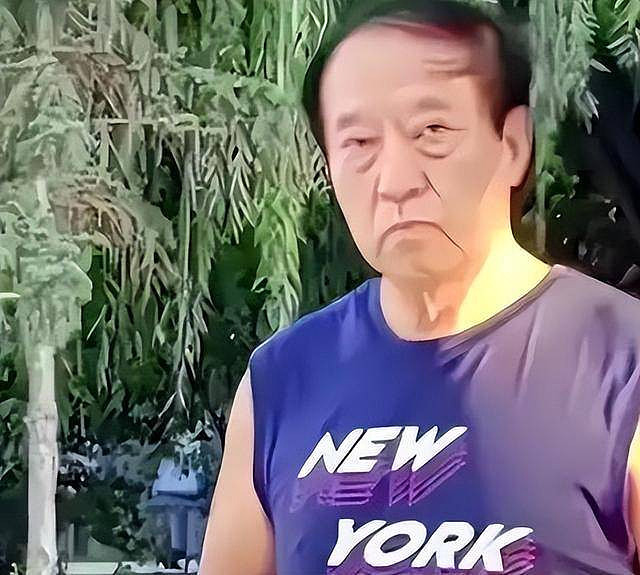 76岁牛群近况曝光，裸捐所有换来一世孤独（组图） - 17