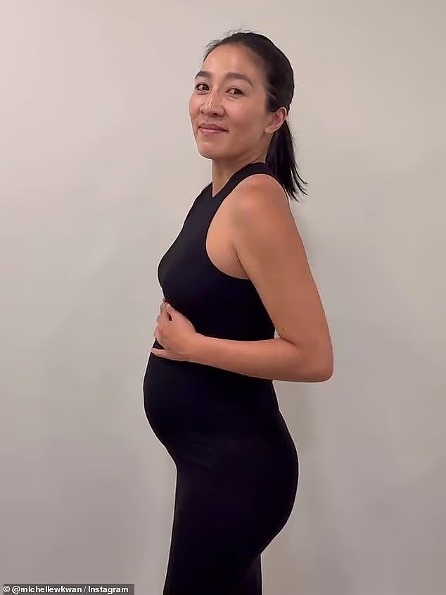 45岁“华裔花滑女王”关颖珊官宣二胎,拒绝公开宝爸,冻龄惹人羡(组图) - 3