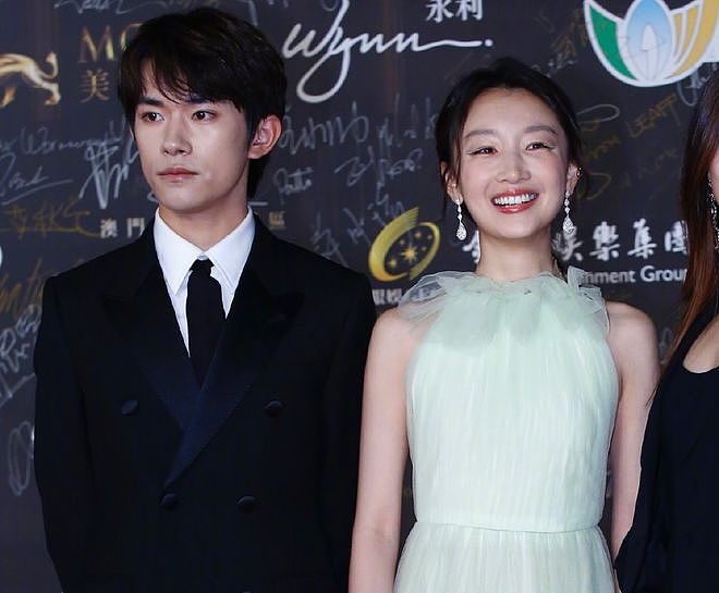 业内曝瓜！顶流男演员跟女歌手恋爱，细节跟易烊千玺单依纯对上了（组图） - 17