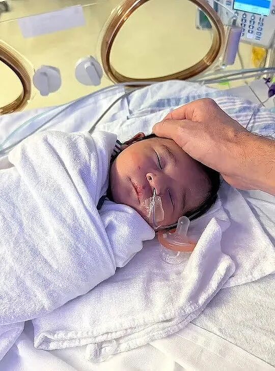 肚子囊肿突然变大，竟是因为后面藏了个娃？女子宫外孕怀到足月，母子平安，简直奇迹！（组图） - 7