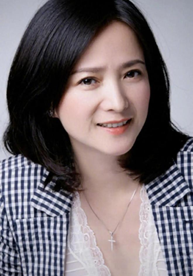 61岁演员何晴离世,曾演遍四大名著,前夫许亚军暂未发声(组图) - 3
