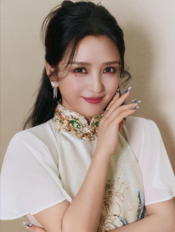 释小龙也没想到，分手14年后，何洁的口碑竟然塌成了这样（组图） - 34