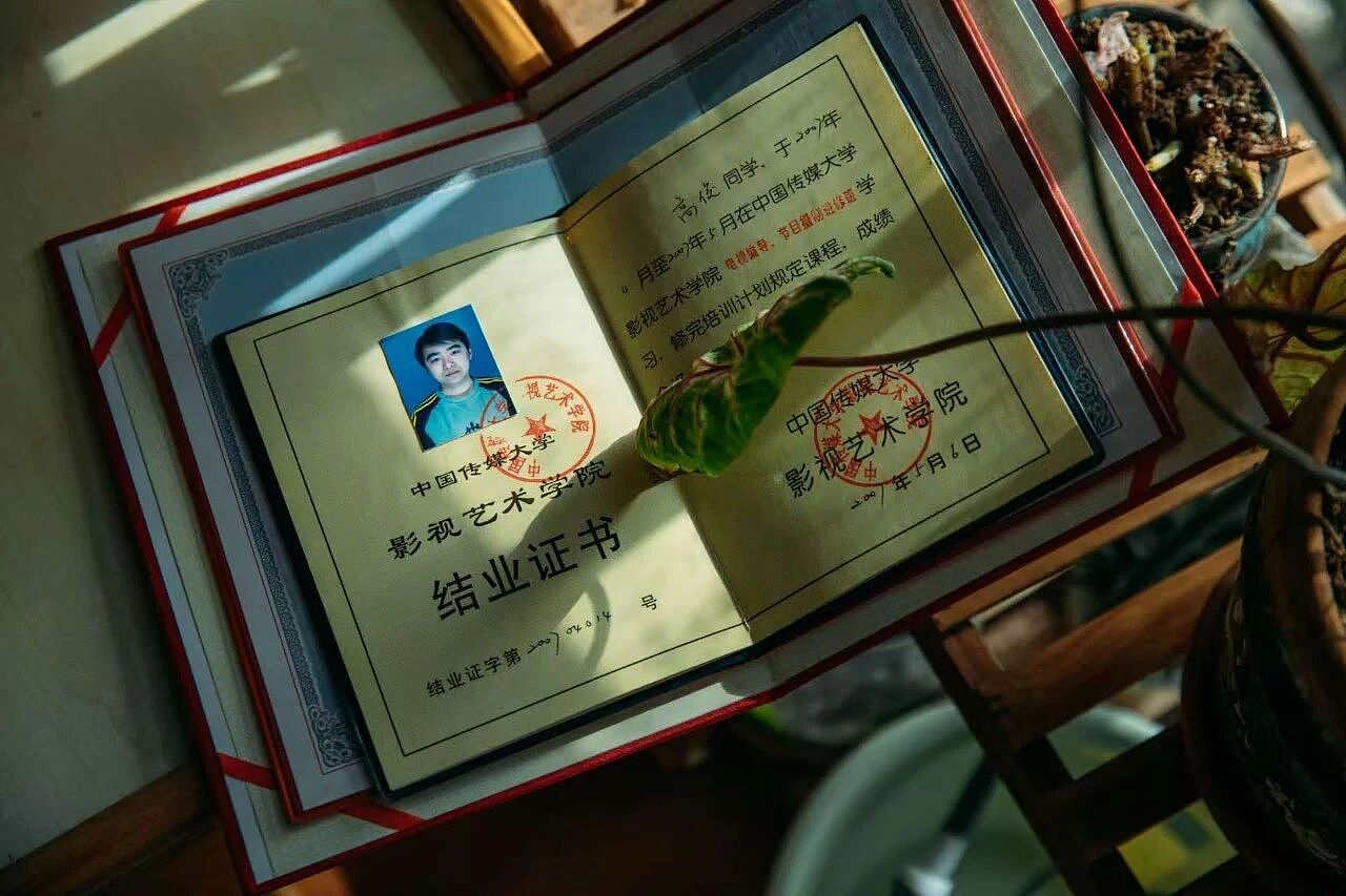短剧爆发,中年转行的43岁导演倒在杀青之后(组图) - 4