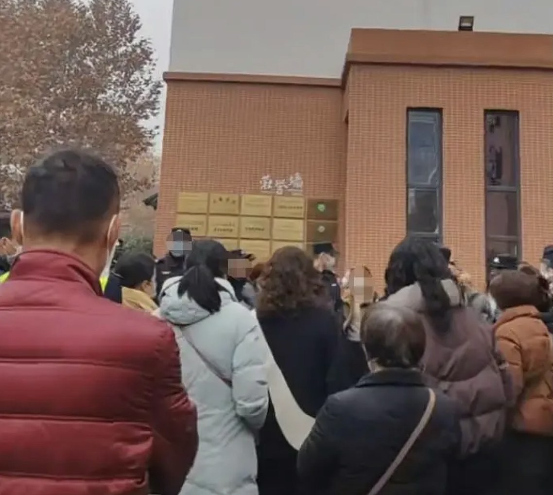 成都2岁儿感冒输液后死亡!重庆1岁罕病儿被注射3万冷冻无效药(组图) - 1