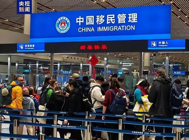 中国全面清查“双重身份”!大批华人被强制注销户口,澳籍华人离境受阻(视频/组图) - 1