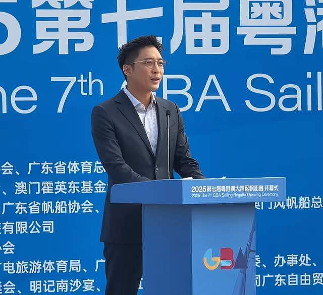 世界冠军齐聚霍英东铜像前！郭晶晶稳居C位气场强，两侧皆是魁首（组图） - 1
