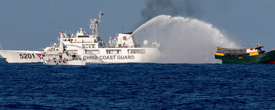 菲律宾指中国海警用高压水炮袭击菲渔民,致3人受伤(图) - 1