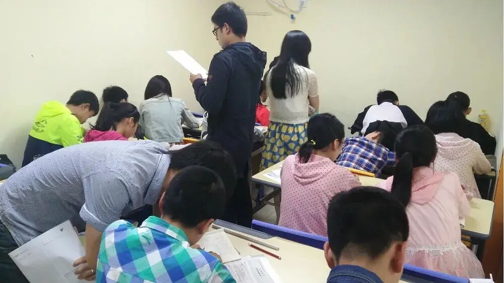 衡水中学也崩了？清北人数从巅峰期的275人，断崖式下跌到了45人…（组图） - 2