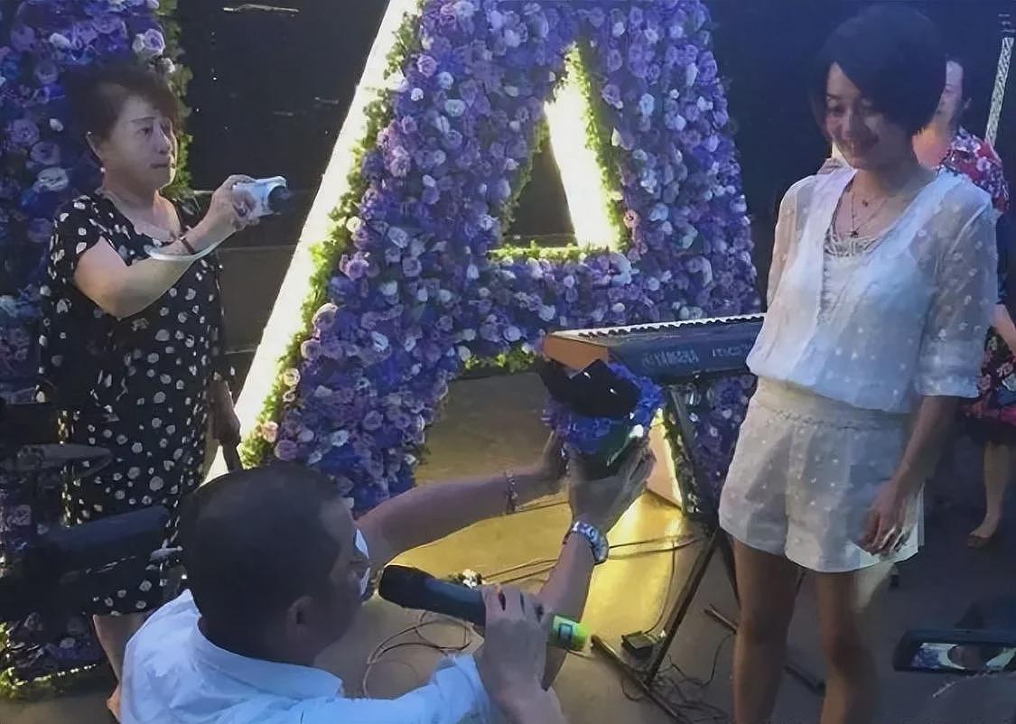 曝文章带新女友见家长！酒喝多到随地乱吐，文妈妈嫌弃表情太抢镜（组图） - 12