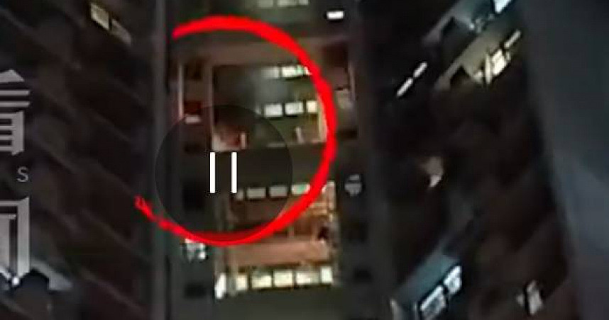 香港住宅楼起火400多人半夜逃生，警方列纵火案调查（组图） - 2