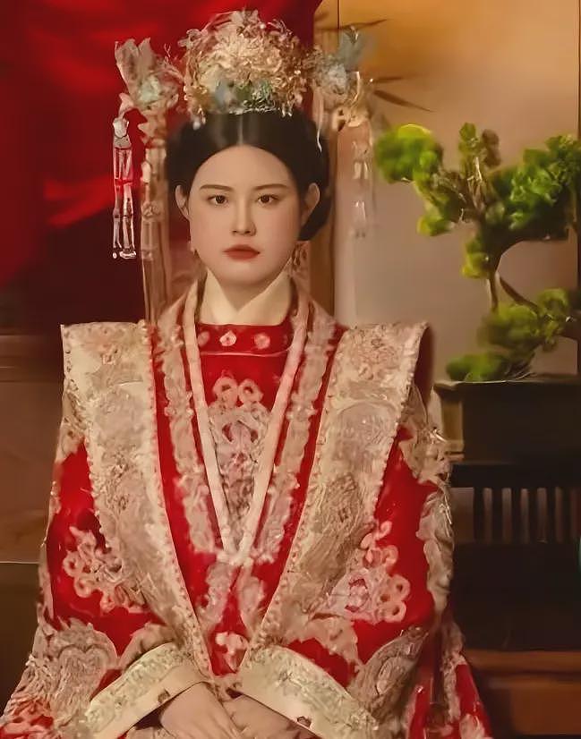 女教师结婚坠亡后续:婚纱照眼神无光,村干部透露女方家条件很好(组图) - 2