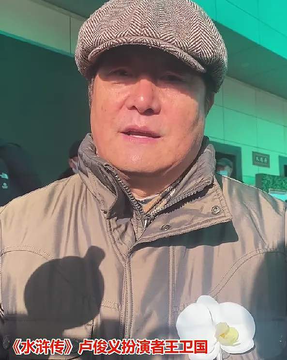 何晴儿子捧骨灰现身,自曝母亲临终很安详,在她最爱的下雪天离世(组图) - 17