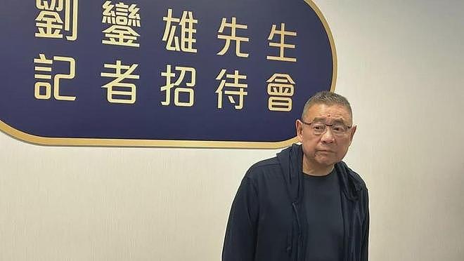 甘比、刘銮雄同框，家庭地位反转！她不背爱马仕，织毛衣做自己（组图） - 21