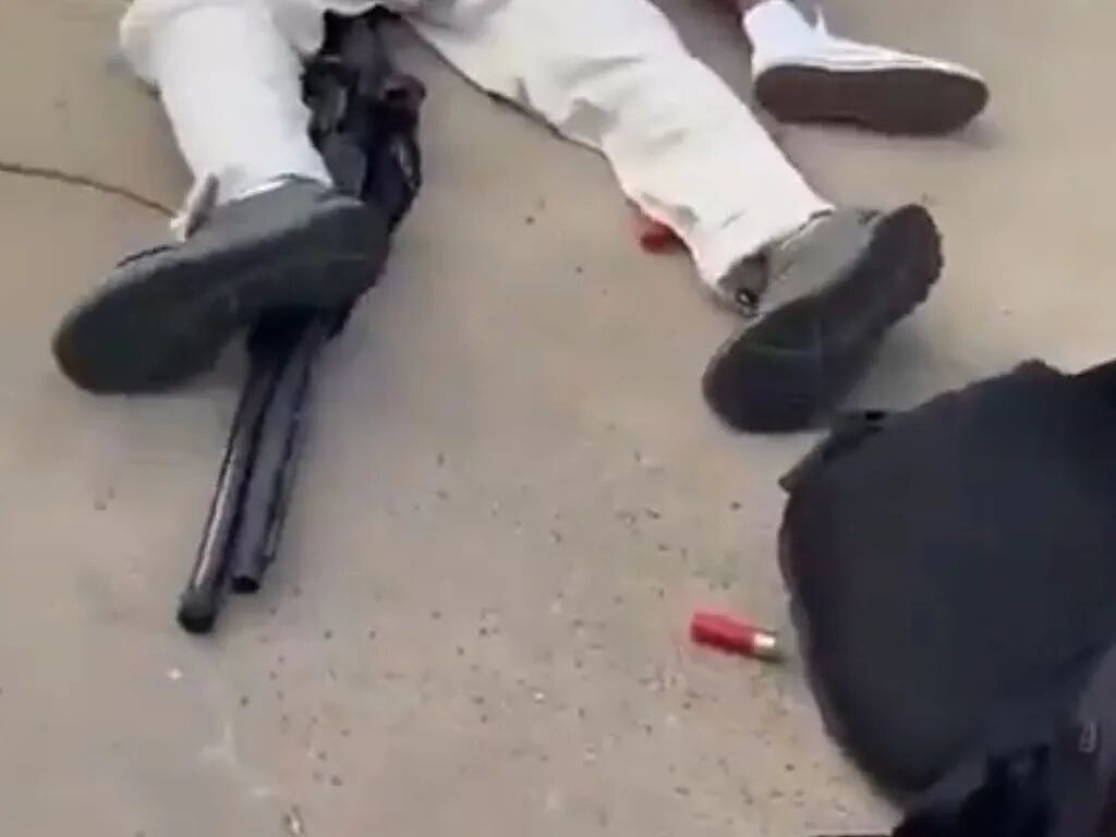 “这是你们澳洲的癌症”；社区领袖第一个被杀，有警员身体几乎被打碎，枪手是父子，已致16人死亡，悉尼海滩枪击最全信息汇总（组图） - 14