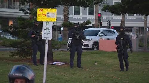 悉尼Bondi发生枪击案件，至少10人死亡！警方发布紧急避难指令…（组图） - 4