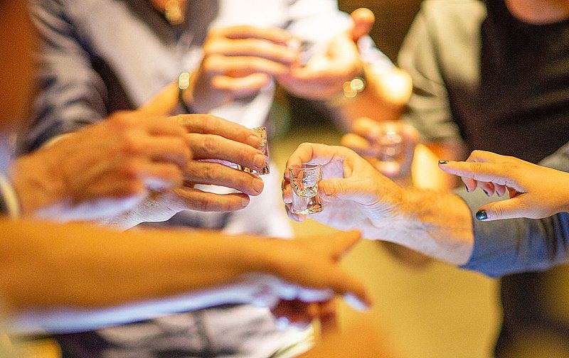 青海女露营饮酒后堕亡，同行6人约定赔45万！法院判农庄再赔2.7万（组图） - 3