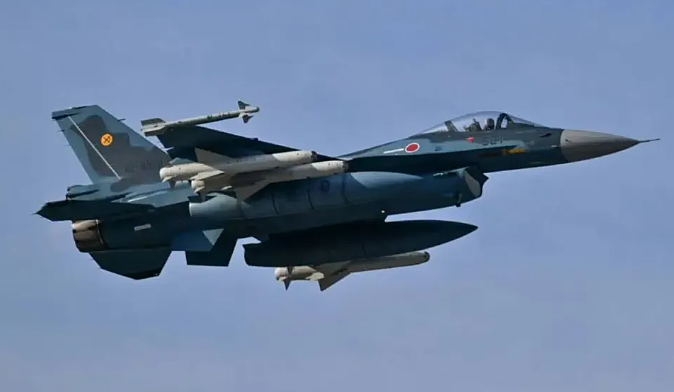 直指辽宁号?日本F-2战机罕见大规模升空,携48枚反舰飞弹大举起飞演习(组图) - 2