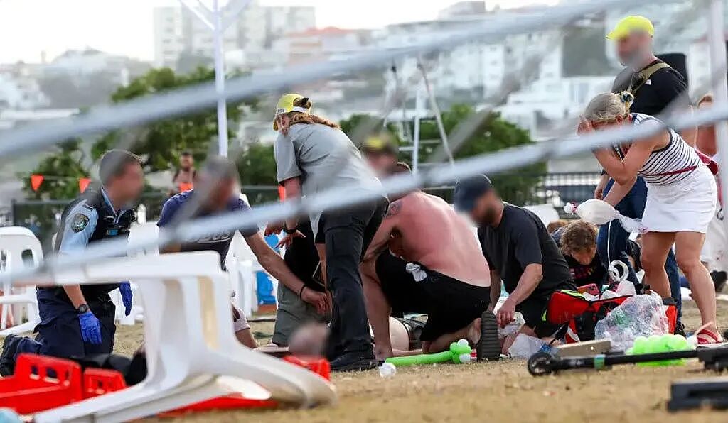 已致16死40伤，10岁儿童遇难！澳洲悉尼海滩遭恐袭，华人亲历：“枪手离我10米”（组图） - 1
