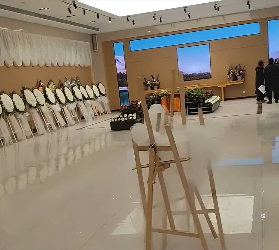 何晴告别式现场曝光！前夫许亚军疑似现身（组图） - 10