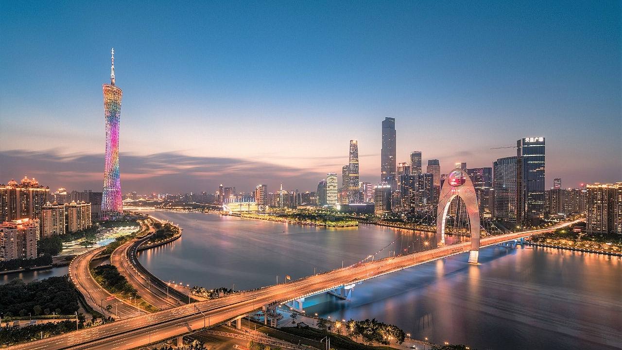 超四小龙直追加州,广东2035年GDP晋级20万亿!东西北部成潜力板(组图) - 1