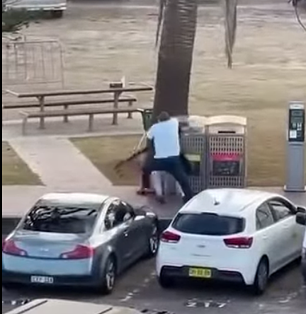 “这是你们澳洲的癌症”；社区领袖第一个被杀，有警员身体几乎被打碎，枪手是父子，已致16人死亡，悉尼海滩枪击最全信息汇总（组图） - 10