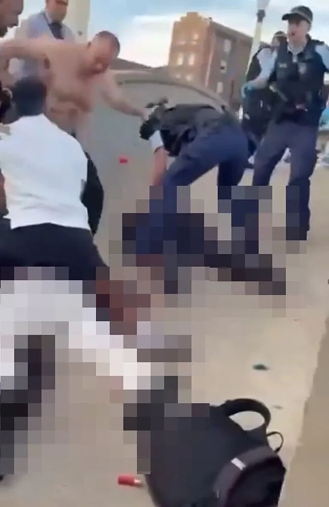 悉尼Bondi发生枪击案件，至少10人死亡！警方发布紧急避难指令…（组图） - 10