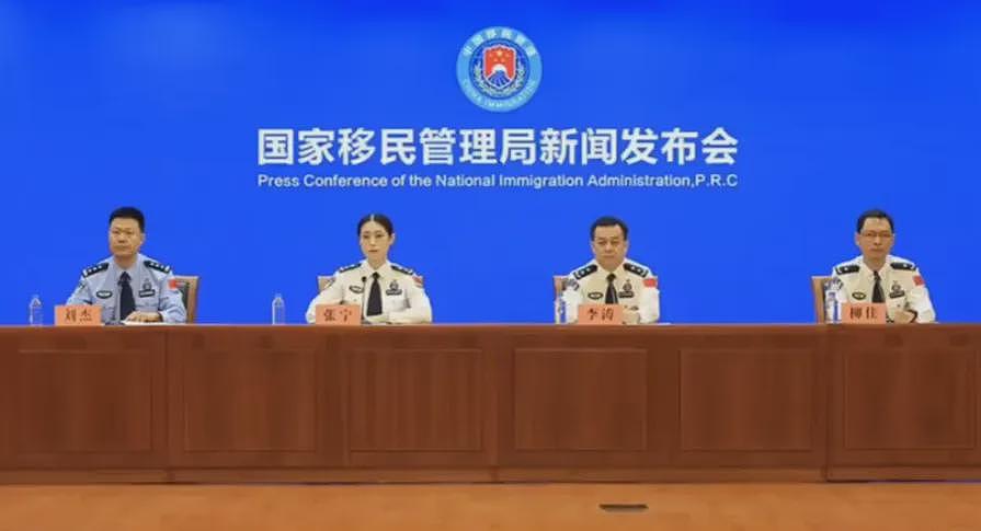 “双重身份”彻底终结！华人回国机场被拦，民警上门！重点：户口房产社保（组图） - 2