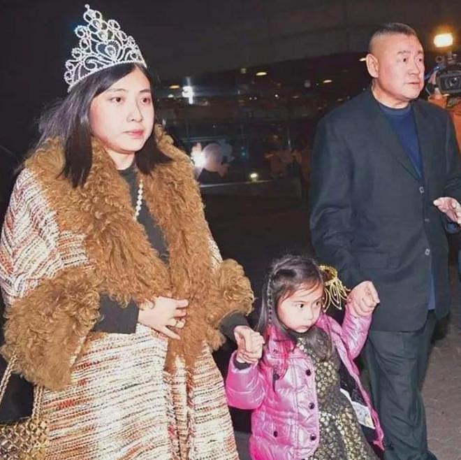 甘比、刘銮雄同框，家庭地位反转！她不背爱马仕，织毛衣做自己（组图） - 29