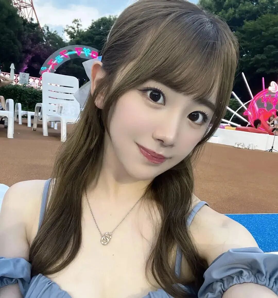 【美女】邻家女神！肤白貌美，21岁亮相即巅峰（组图） - 1