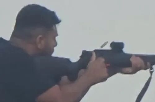 泪目！夺枪英雄身中数枪！澳洲恐袭扫射案中已16死，凶手竟是这对父子！澳洲誓言：绝不低头（组图） - 3