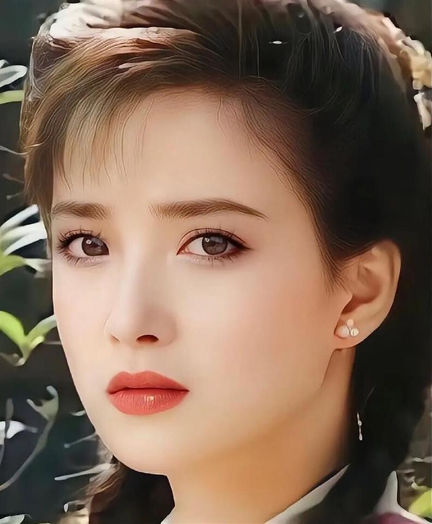 何晴告别式现场曝光！灵堂内摆满花圈，许亚军和儿子现身满脸悲伤（组图） - 3