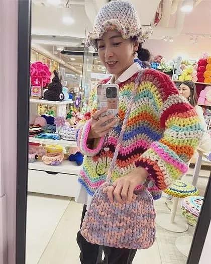 甘比、刘銮雄同框，家庭地位反转！她不背爱马仕，织毛衣做自己（组图） - 43