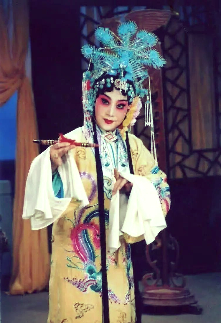 【情感】80岁仍登台，眼神绝了！她是新凤霞爱徒，红遍全国，与丈夫爱情甜过偶像剧（组图） - 1