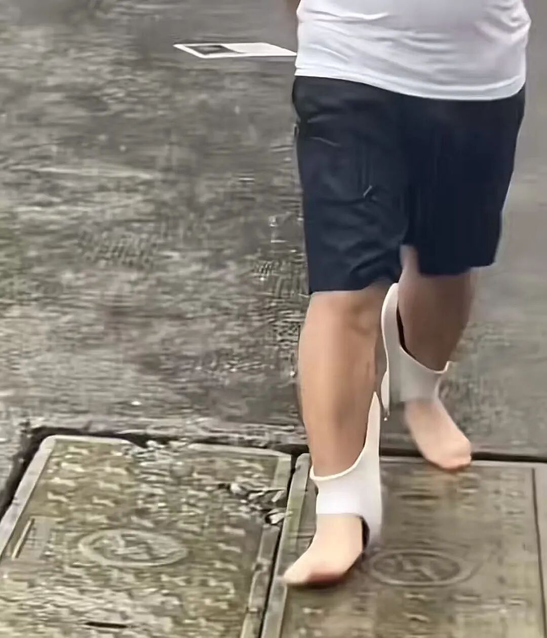 【爆笑】“十五年闺蜜劝我离婚转头和前夫在一起…?”啊啊啊俩人做局等你挪窝呢(组图) - 75
