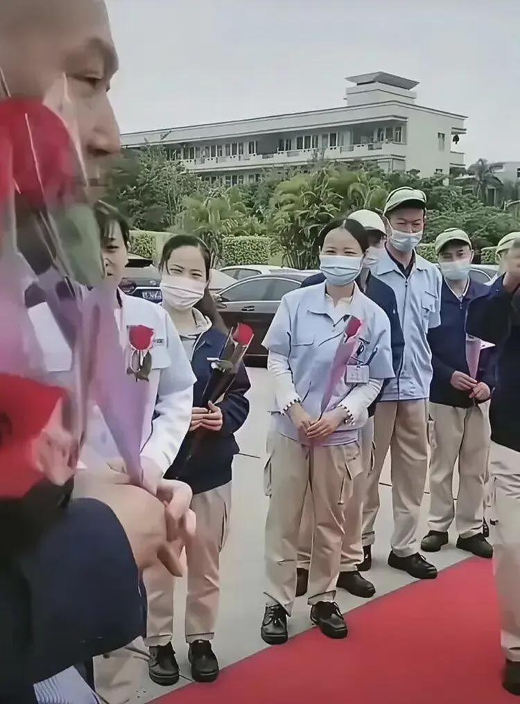 佳能中山关厂，员工列队送别总裁，为何让全网破防？（组图） - 5