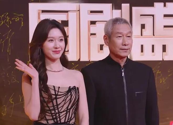 国剧盛典红毯星光黯淡，全靠中年女星撑场，生图显出她们真实状态（组图） - 5