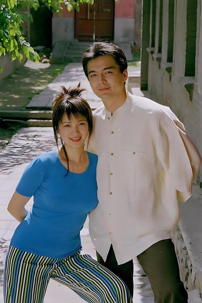 反转！铁粉曝许亚军三婚三离内幕，力挺其是好男人，没有亏欠何晴（组图） - 1