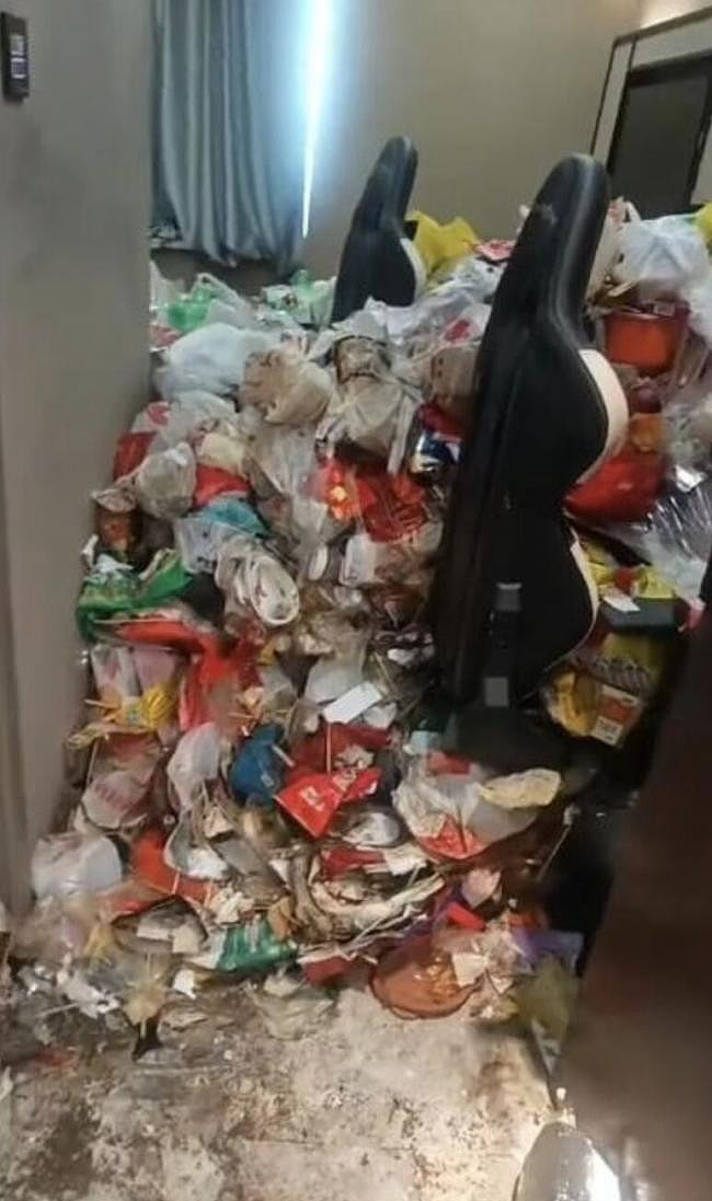 顾客入住吉林电竞酒店两年,服务员遭遇开门惊吓(组图) - 1