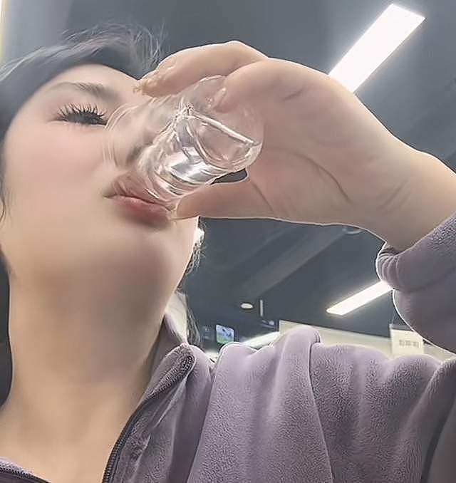 河南美女“大晨”去世年仅28岁，一口能喝三两白酒（组图） - 5