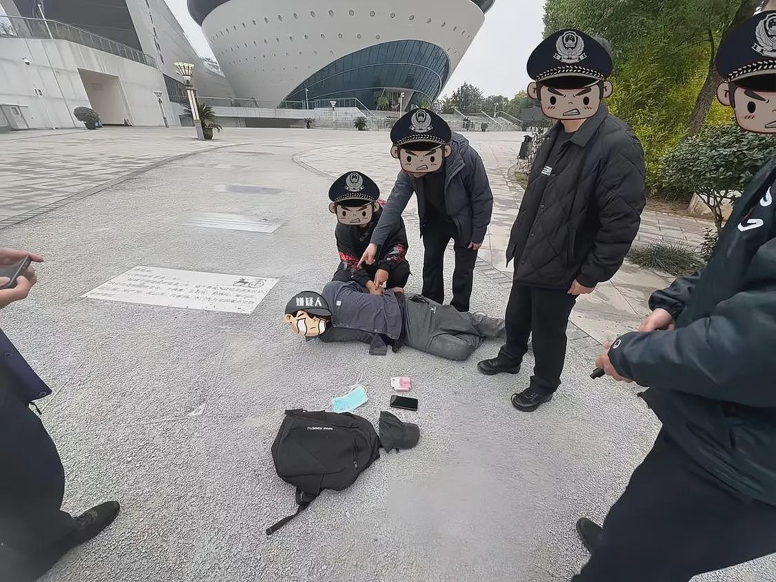 女子网恋假军官险被骗25万,警察劝阻还向骗子报信(组图) - 3